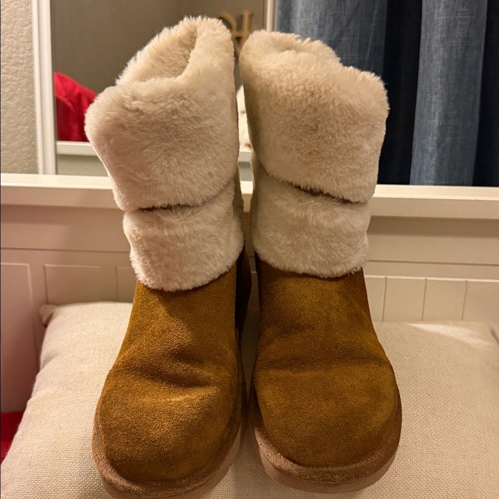 Koolaburra by UGG- Sherpa Tan and Cream Winter Boots